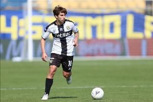 米体：国米开始寻找恰尔汗奥卢接班人，齐沃想引进帕尔马的伯纳贝