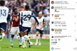 理查利森社媒晒库杜斯与热刺冲突照片：欢迎加入热刺大家庭😅