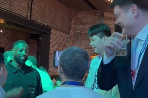 老大哥的爱！姚明还曾经把杨瀚森引荐给爵士小老板韦德❤️❤️❤