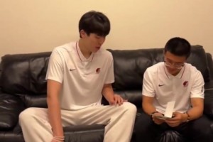 开拓者晒瀚森首日：调侃半场扔三分满足球迷愿望“冒着被教练骂的风险”